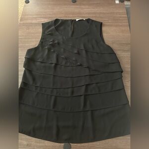 (2) Calvin Klein tops (M29)